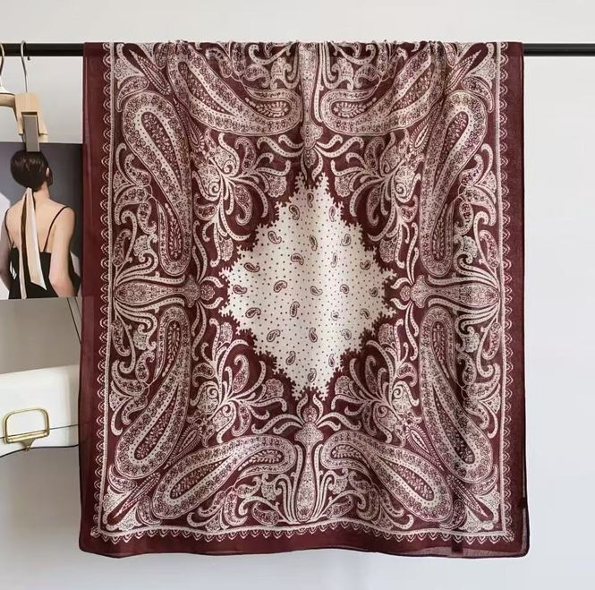 Huvudbild Vinröd scarf med paisleymönster