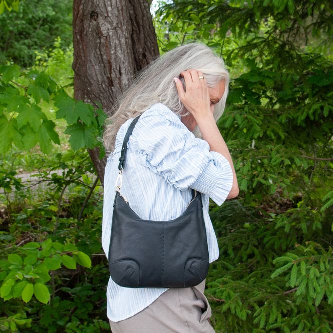Huvudbild LEAF läderväska med dubbel rem - svart