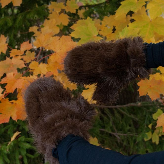 Huvudbild Vantar i fuskpäls brun