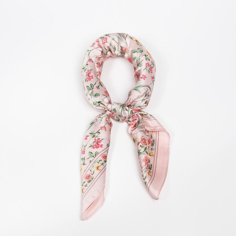 Liten scarf ljusrosa med blommor