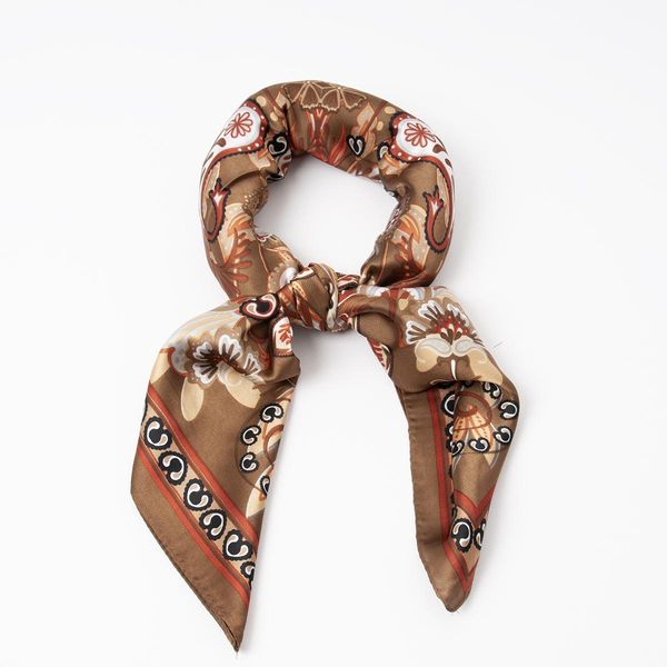 Huvudbild Liten brun scarf med blommor i orange - 70x70 cm