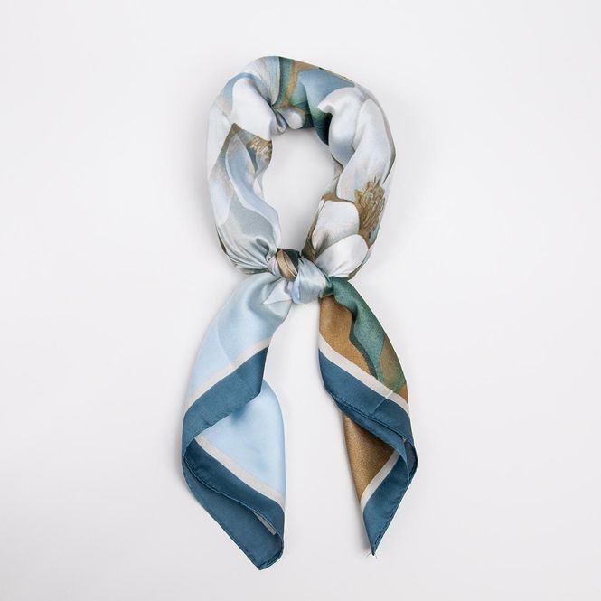 Huvudbild Liten scarf med blommönster blå