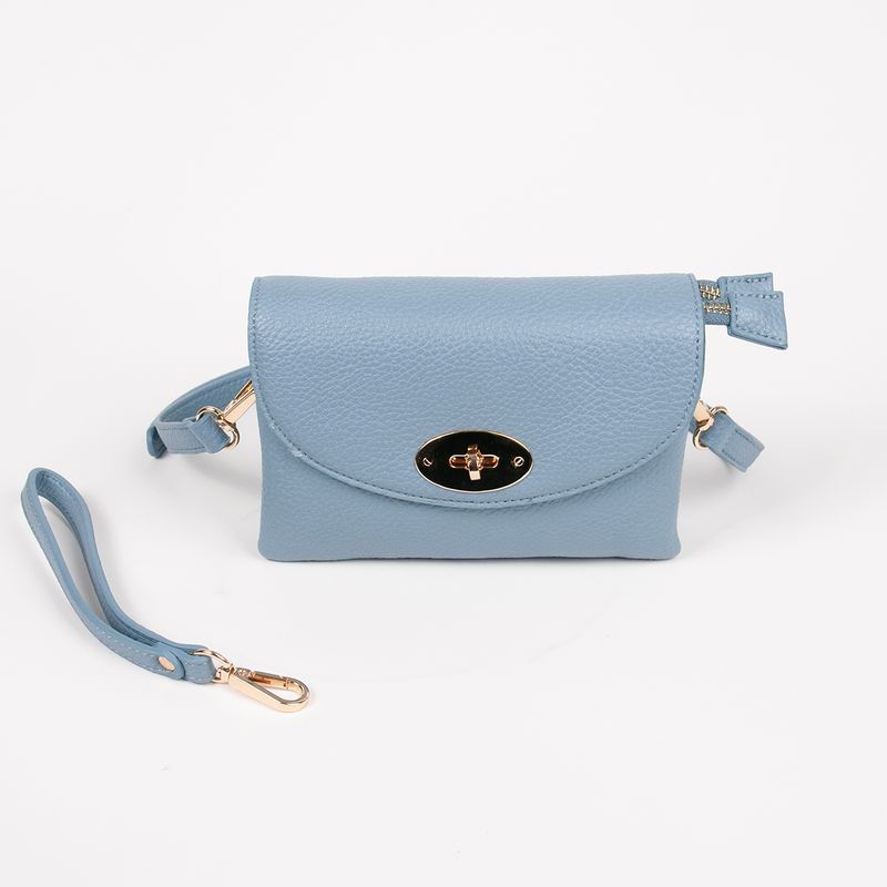 DANIELLE clutch lys blå i imitert skinn