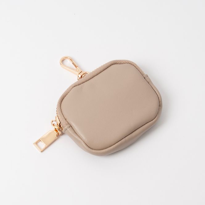 Huvudbild Mini-fodral med krok, beige – perfekt för ...
