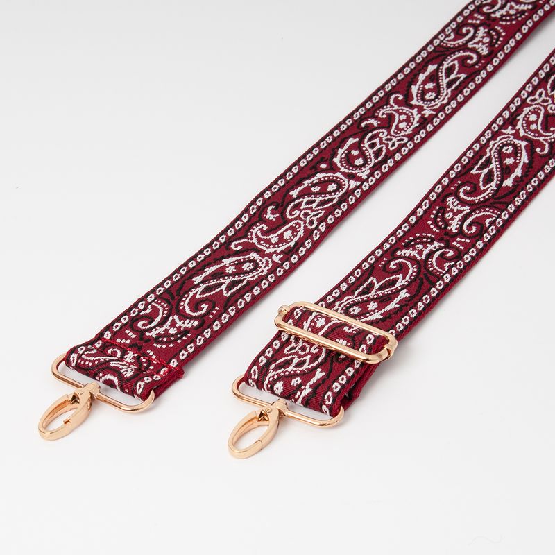 Axelrem med bandanamönster - vinröd